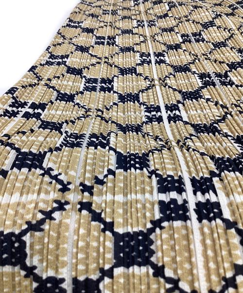 PLEATS PLEASE（プリーツプリーズ）PLEATS PLEASE (プリーツプリーズ) ノースリーブワンピース イエロー サイズ:3の古着・服飾アイテム