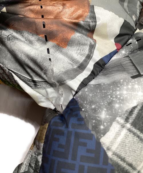 FENDI（フェンディ）FENDI (フェンディ) フェイクニュース ジップパファージャケット マルチカラー サイズ:48の古着・服飾アイテム