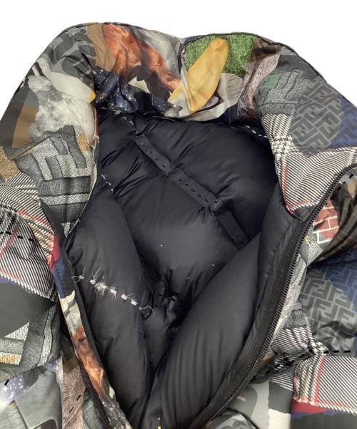 FENDI（フェンディ）FENDI (フェンディ) フェイクニュース ジップパファージャケット マルチカラー サイズ:48の古着・服飾アイテム