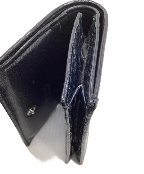 JIMMY CHOO（ジミーチュウ）JIMMY CHOO (ジミーチュウ) HANNE クロコ柄二つ折り財布 ブラックの古着・服飾アイテム