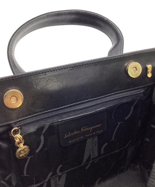 Salvatore Ferragamo（サルヴァトーレ フェラガモ）Salvatore Ferragamo (サルヴァトーレ フェラガモ) ヴァラリボン 2WAYバッグ ブラックの古着・服飾アイテム