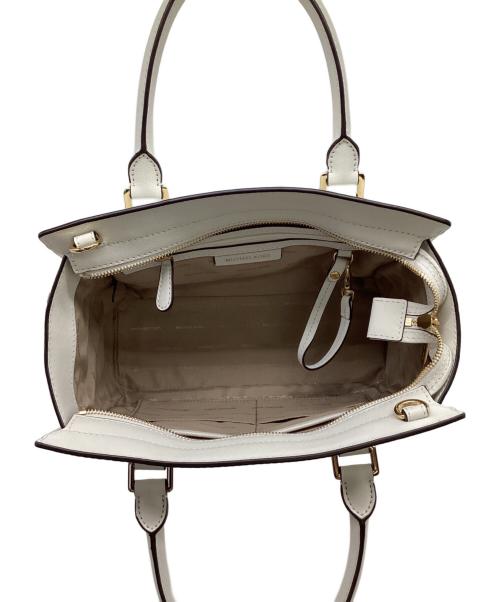 MICHAEL KORS（マイケル・コース）MICHAEL KORS (マイケルコース) SELMA MEDIUM SATCHEL（セルマ ミディアム サッチェル）2WAYバッグ ホワイトの古着・服飾アイテム