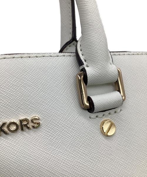 MICHAEL KORS（マイケル・コース）MICHAEL KORS (マイケルコース) SELMA MEDIUM SATCHEL（セルマ ミディアム サッチェル）2WAYバッグ ホワイトの古着・服飾アイテム