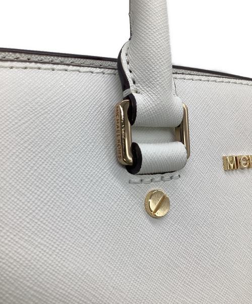 MICHAEL KORS（マイケル・コース）MICHAEL KORS (マイケルコース) SELMA MEDIUM SATCHEL（セルマ ミディアム サッチェル）2WAYバッグ ホワイトの古着・服飾アイテム
