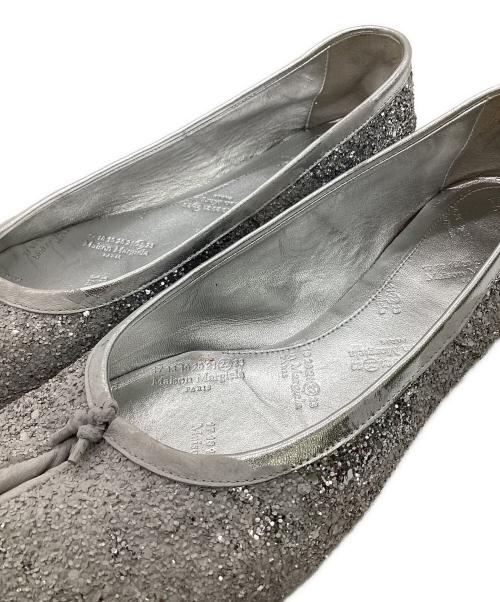 Maison Margiela（メゾンマルジェラ）Maison Margiela (メゾンマルジェラ) Tabi（タビ） バレエシューズ シルバー サイズ:39の古着・服飾アイテム