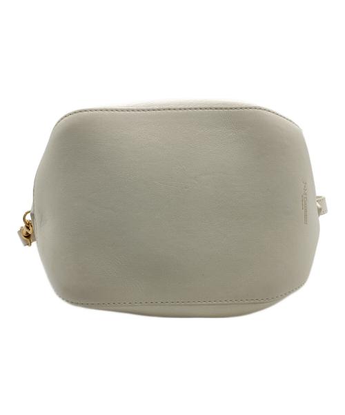 J&M DAVIDSON（ジェイ＆エム デヴィッドソン）J&M DAVIDSON (ジェイ＆エム デヴィッドソン) QUIVER ZIP（クイバー ジップ）2WAYバッグ アイボリーの古着・服飾アイテム