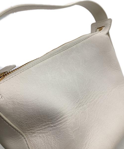 J&M DAVIDSON（ジェイ＆エム デヴィッドソン）J&M DAVIDSON (ジェイ＆エム デヴィッドソン) QUIVER ZIP（クイバー ジップ）2WAYバッグ アイボリーの古着・服飾アイテム