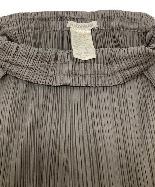 PLEATS PLEASE（プリーツプリーズ）PLEATS PLEASE (プリーツプリーズ) プリーツショートパンツ グレー サイズ:3の古着・服飾アイテム