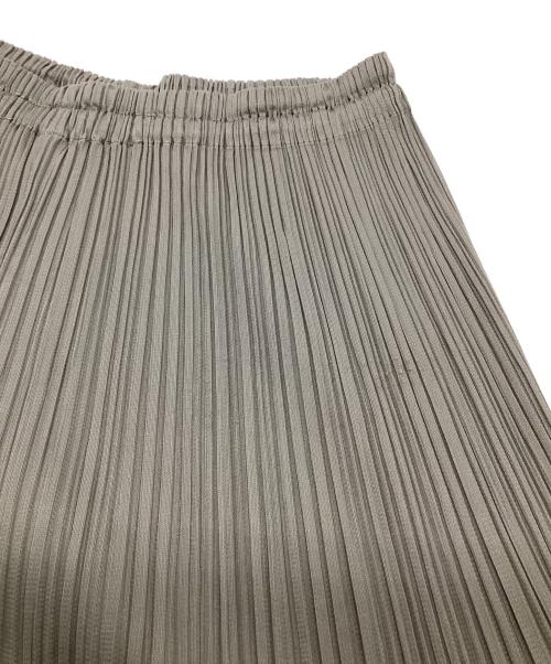 PLEATS PLEASE（プリーツプリーズ）PLEATS PLEASE (プリーツプリーズ) プリーツショートパンツ グレー サイズ:3の古着・服飾アイテム