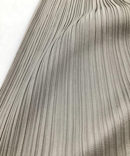 PLEATS PLEASE（プリーツプリーズ）PLEATS PLEASE (プリーツプリーズ) プリーツショートパンツ グレー サイズ:3の古着・服飾アイテム