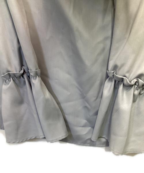 BLUE LABEL CRESTBRIDGE（ブルーレーベルクレストブリッジ）BLUE LABEL CRESTBRIDGE (ブルーレーベルクレストブリッジ) マイクロピーチスパンスタンドフリルブラウス ブルー サイズ:36の古着・服飾アイテム