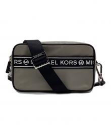 MICHAEL KORS（マイケル・コース）の古着「KENLY SM CAMERA XBODY（ケンリー スモール カメラ クロスボディー）」｜グレー
