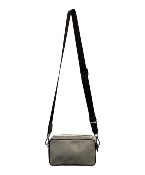 MICHAEL KORS（マイケル・コース）MICHAEL KORS (マイケル・コース) KENLY SM CAMERA XBODY（ケンリー スモール カメラ クロスボディー） グレーの古着・服飾アイテム