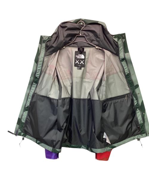 THE NORTH FACE（ザ ノース フェイス）THE NORTH FACE (ザ ノース フェイス) KAWS (カウズ) Retro 1986 Mountain Jacket/レトロ1986マウンテンジャケット グリーン サイズ:Lの古着・服飾アイテム