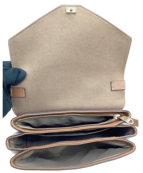 FURLA（フルラ）FURLA (フルラ) DAFNE S TOP HANDLE（ダフネ シングル トップ ハンドル）2WAYショルダーバッグ ブラウンの古着・服飾アイテム