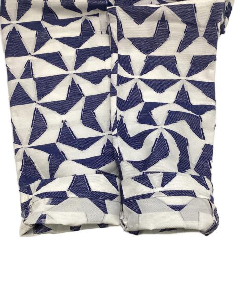 ISSEY MIYAKE（イッセイミヤケ）ISSEY MIYAKE (イッセイミヤケ) 総柄パンツ ブルー×ホワイト サイズ:2の古着・服飾アイテム