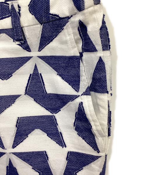 ISSEY MIYAKE（イッセイミヤケ）ISSEY MIYAKE (イッセイミヤケ) 総柄パンツ ブルー×ホワイト サイズ:2の古着・服飾アイテム