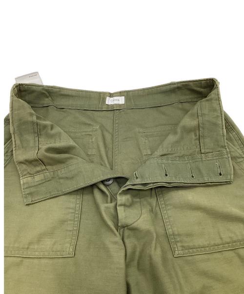CIOTA（シオタ）CIOTA (シオタ) スビンコットンバックサテンベイカーパンツ カーキ サイズ:5の古着・服飾アイテム