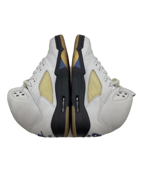 NIKE（ナイキ）NIKE (ナイキ) A Ma Maniere (ア・マ・マニエール) WMNS AIR JORDAN 5 RETRO SP（ウィメンズ エア ジョーダン 5 レトロ SP） ライトグレー サイズ:US10.5の古着・服飾アイテム