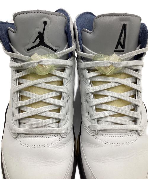 NIKE（ナイキ）NIKE (ナイキ) A Ma Maniere (ア・マ・マニエール) WMNS AIR JORDAN 5 RETRO SP（ウィメンズ エア ジョーダン 5 レトロ SP） ライトグレー サイズ:US10.5の古着・服飾アイテム