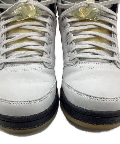 NIKE（ナイキ）NIKE (ナイキ) A Ma Maniere (ア・マ・マニエール) WMNS AIR JORDAN 5 RETRO SP（ウィメンズ エア ジョーダン 5 レトロ SP） ライトグレー サイズ:US10.5の古着・服飾アイテム