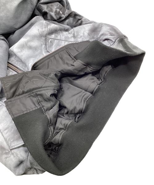 YOKE（ヨーク）YOKE (ヨーク) SPREY PRINTED BOMBER JACKET（スプレー プリンテッド ボンバー ジャケット） グレー サイズ:3の古着・服飾アイテム