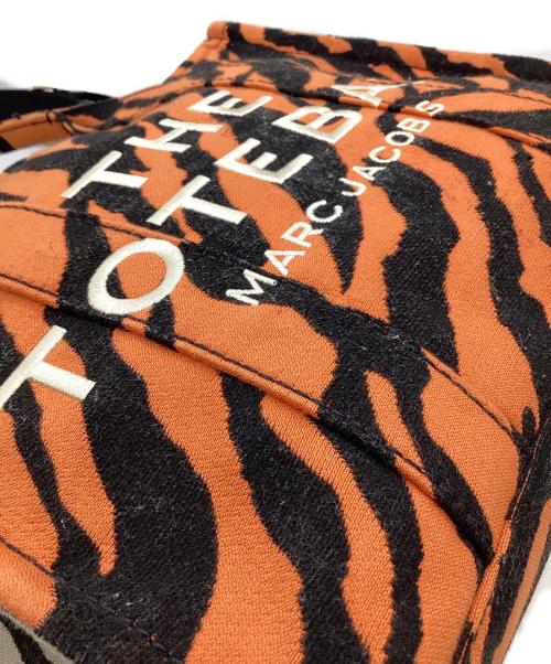 Marc by Marc Jacobs（マークバイマークジェイコブス）Marc by Marc Jacobs (マークバイマークジェイコブス) Tiger Stripe Small Tote Bag（タイガー ストライプ スモール トート バッグ） オレンジの古着・服飾アイテム
