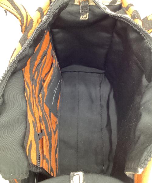 Marc by Marc Jacobs（マークバイマークジェイコブス）Marc by Marc Jacobs (マークバイマークジェイコブス) Tiger Stripe Small Tote Bag（タイガー ストライプ スモール トート バッグ） オレンジの古着・服飾アイテム