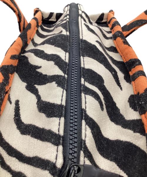 Marc by Marc Jacobs（マークバイマークジェイコブス）Marc by Marc Jacobs (マークバイマークジェイコブス) Tiger Stripe Small Tote Bag（タイガー ストライプ スモール トート バッグ） オレンジの古着・服飾アイテム