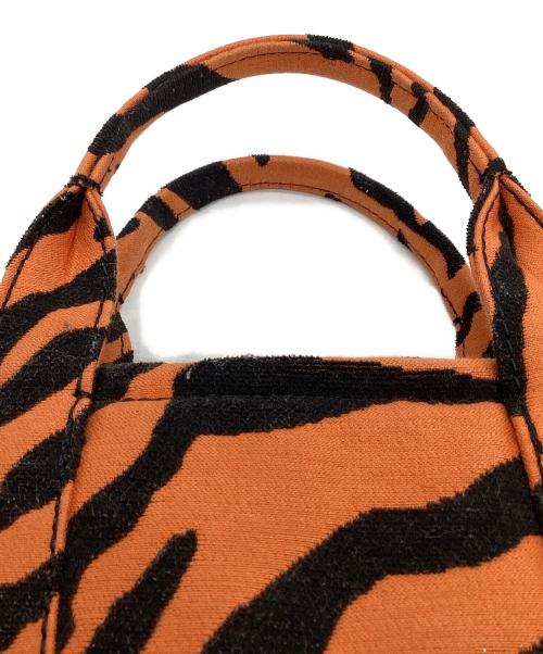 Marc by Marc Jacobs（マークバイマークジェイコブス）Marc by Marc Jacobs (マークバイマークジェイコブス) Tiger Stripe Small Tote Bag（タイガー ストライプ スモール トート バッグ） オレンジの古着・服飾アイテム