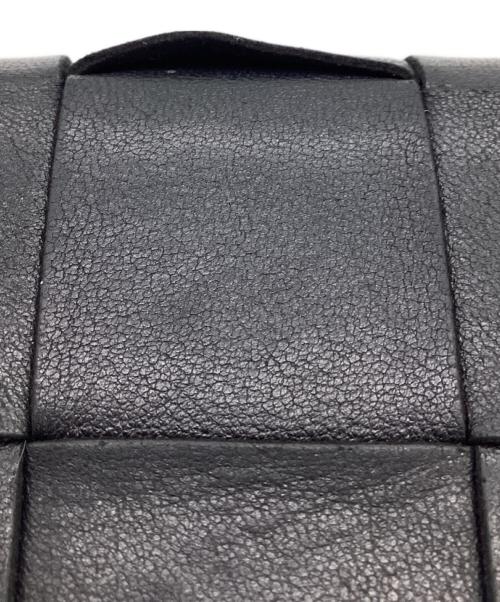 BOTTEGA VENETA（ボッテガベネタ）BOTTEGA VENETA (ボッテガベネタ) マキシイントレチャート 二つ折りウォレット ブラックの古着・服飾アイテム