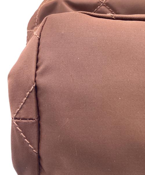 PRADA（プラダ）PRADA (プラダ) チェーンハンドルキルティングバッグ ブラウンの古着・服飾アイテム