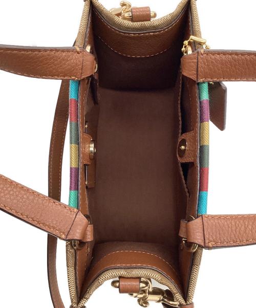 COACH（コーチ）COACH (コーチ) デンプシー トート 22 シグネチャー ジャカード ウィズ ストライプ アンド コーチ パッチ ベージュの古着・服飾アイテム