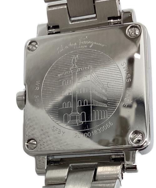 Salvatore Ferragamo（サルヴァトーレ フェラガモ）Salvatore Ferragamo (サルヴァトーレ フェラガモ) SQUARE (スクエア) 腕時計 ホワイトの古着・服飾アイテム