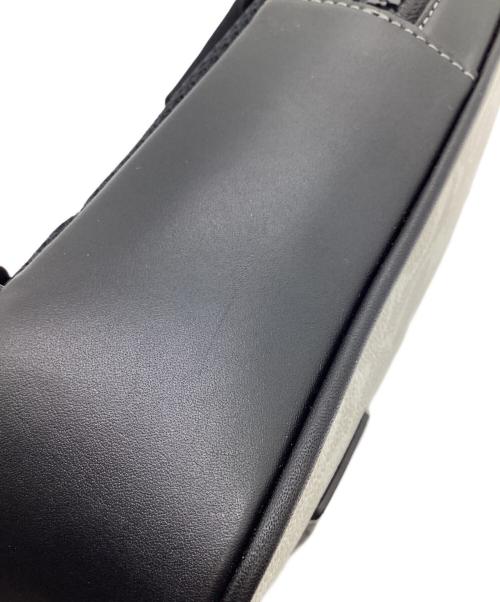 COACH（コーチ）COACH (コーチ) サリバン パック ホワイト×ブラックの古着・服飾アイテム