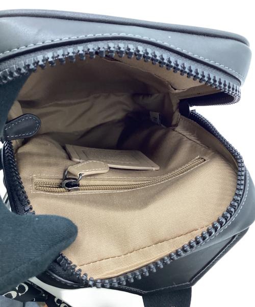 COACH（コーチ）COACH (コーチ) サリバン パック ホワイト×ブラックの古着・服飾アイテム