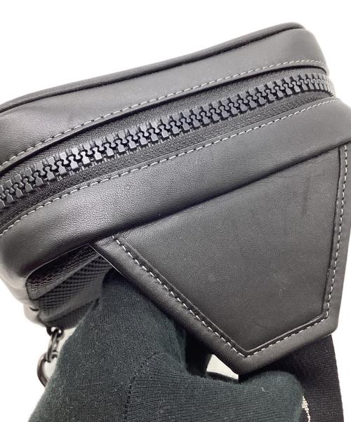 COACH（コーチ）COACH (コーチ) サリバン パック ホワイト×ブラックの古着・服飾アイテム