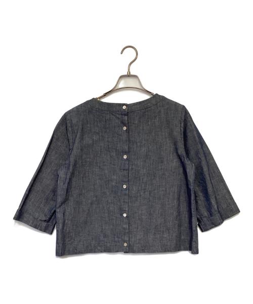 45R（フォーティファイブ・アール）45R (フォーティファイブ・アール) バックボタン七分袖シャンブレーブラウス ブルー サイズ:2の古着・服飾アイテム