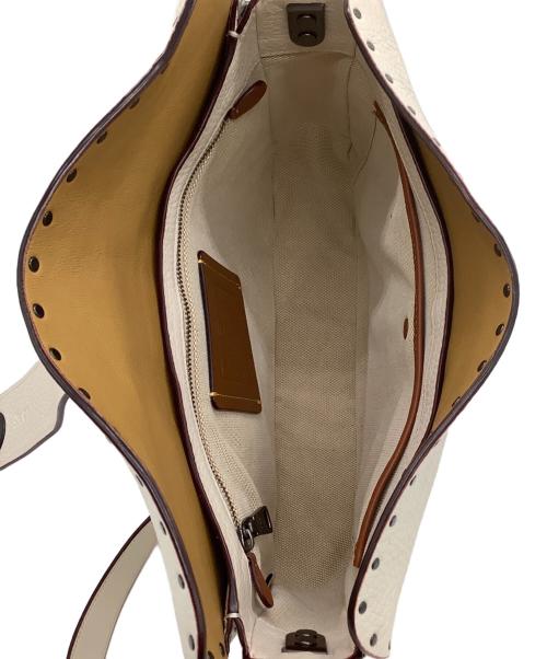 COACH（コーチ）COACH (コーチ) ペイジ27 ウィズ ボーダーリベット ショルダーバッグ アイボリーの古着・服飾アイテム