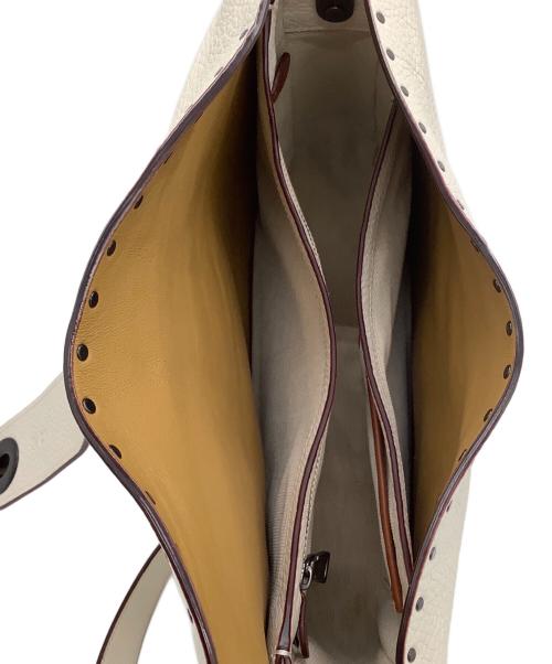 COACH（コーチ）COACH (コーチ) ペイジ27 ウィズ ボーダーリベット ショルダーバッグ アイボリーの古着・服飾アイテム