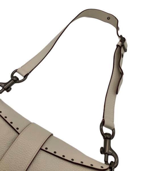 COACH（コーチ）COACH (コーチ) ペイジ27 ウィズ ボーダーリベット ショルダーバッグ アイボリーの古着・服飾アイテム