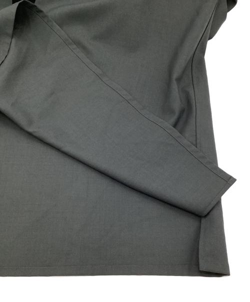 MARKAWARE（マーカウェア）MARKAWARE (マーカウェア) ORGANIC WOOL 2/80 TROPICAL VAREUSE SHIRT（オーガニックウール2/80トロピカルヴァルーズシャツ） グレー サイズ:2の古着・服飾アイテム