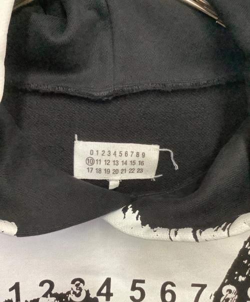 Maison Margiela（メゾンマルジェラ）Maison Margiela (メゾンマルジェラ) ロゴペイントフーディ ブラック サイズ:48の古着・服飾アイテム