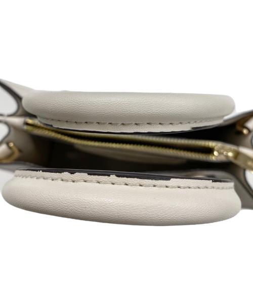 MICHAEL KORS（マイケル・コース）MICHAEL KORS (マイケル・コース) MERCER MD MESSENGER LEATHER マーサーミディアムメッセンジャーレザー ホワイトの古着・服飾アイテム