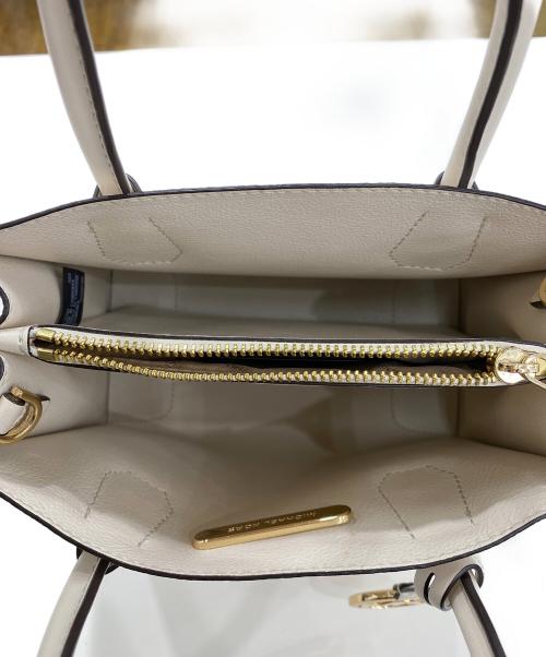 MICHAEL KORS（マイケル・コース）MICHAEL KORS (マイケル・コース) MERCER MD MESSENGER LEATHER マーサーミディアムメッセンジャーレザー ホワイトの古着・服飾アイテム