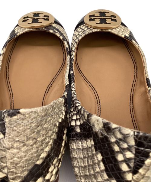TORY BURCH（トリーバーチ）TORY BURCH (トリーバーチ) MINNIE CAP-BALLET STAMPED SNAKE PRINTED LEATHER（ミニー キャップトゥ バレー フラットシューズ） ベージュ×ブラック サイズ:6Mの古着・服飾アイテム