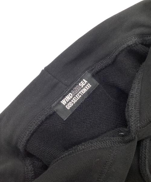 WIND AND SEA（ウィンダンシー）WIND AND SEA (ウィンダンシー) GOD SELECTION XXX (ゴッド セレクション トリプルエックス) プリントロゴ パーカー ブラック サイズ:Mの古着・服飾アイテム