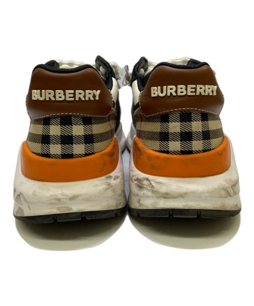 BURBERRY（バーバリー）BURBERRY (バーバリー) スニーカー ホワイト×ブラウン×ブラック サイズ:41の古着・服飾アイテム