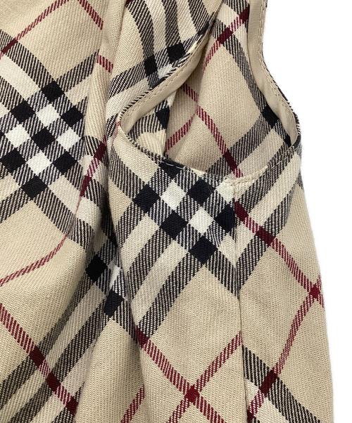 BURBERRY LONDON BLUE LABEL（バーバリーロンドンブルーレーベル）BURBERRY LONDON BLUE LABEL (バーバリーロンドンブルーレーベル) キャミソール ベージュ サイズ:38の古着・服飾アイテム