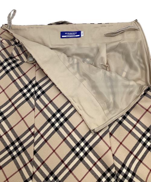 BURBERRY LONDON BLUE LABEL（バーバリーロンドンブルーレーベル）BURBERRY LONDON BLUE LABEL (バーバリーロンドンブルーレーベル) フレアスカート ベージュ サイズ:36の古着・服飾アイテム